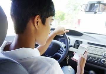 teenager texting and driving